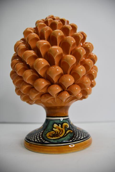 Pigna siciliana in ceramica arancione con piede decorato Produzione artigianale di Caltagirone  h.25 cm