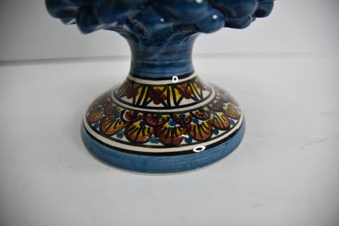 Pigna siciliana in ceramica blu antico h.25  Produzione artigianale di Caltagirone  con piede decorato