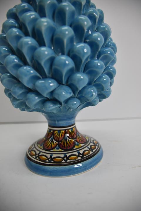 Pigna siciliana in ceramica celeste h.25 cm Produzione artigianale di Caltagirone  con piede decorato