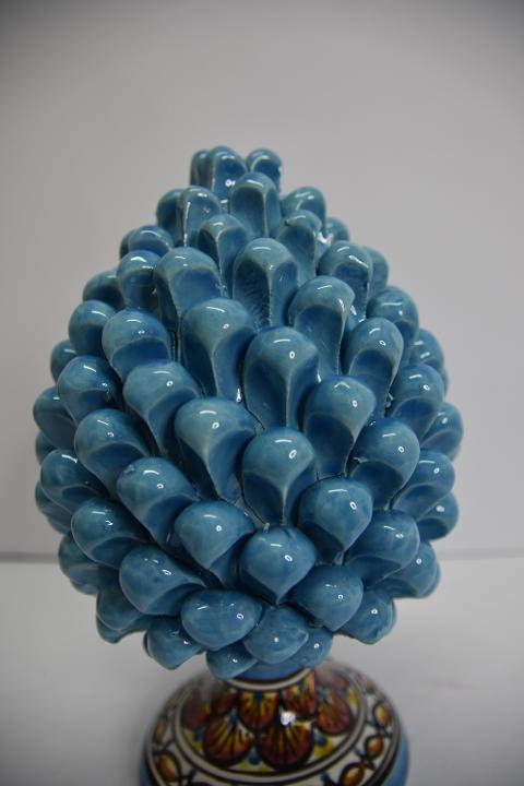 Pigna siciliana in ceramica celeste h.25 cm Produzione artigianale di Caltagirone  con piede decorato
