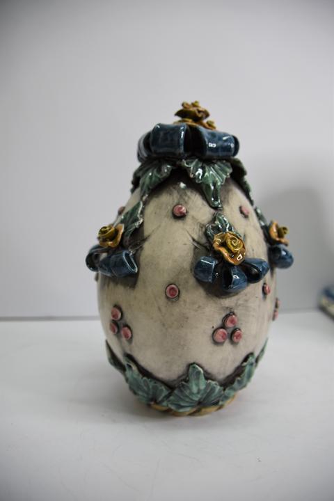Uovo in ceramica Produzione artigianale di Caltagirone  h.22 cm