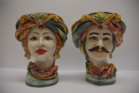 Coppia Teste di moro decoro con turbante rosso verde e giallo Produzione artigianale di Caltagirone h.30cm