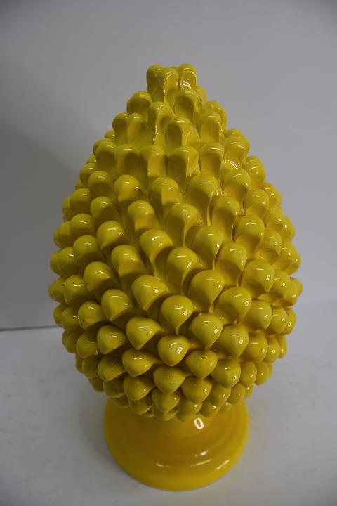 Pigna siciliana in ceramica giallo h.45 cm Produzione artigianale di Caltagirone  tinta unica