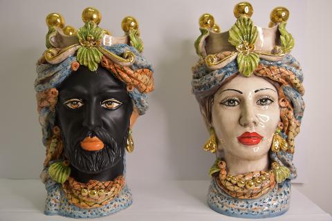 Coppia Teste di moro decoro con corona e turbante Produzione artigianale di Caltagirone h. 40 cm