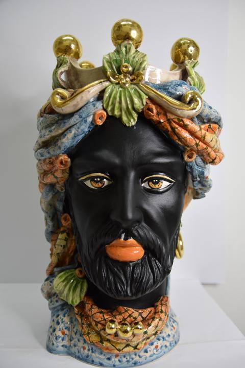 Coppia Teste di moro decoro con corona e turbante Produzione artigianale di Caltagirone h. 40 cm