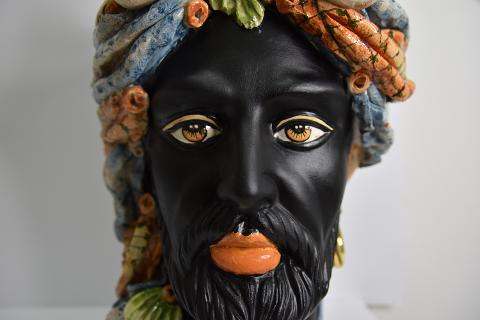 Coppia Teste di moro decoro con corona e turbante Produzione artigianale di Caltagirone h. 40 cm