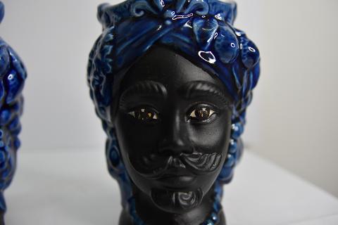 Coppia Teste di moro moderne con frutta h.15 cm Produzione artigianale di Caltagirone nero opaco