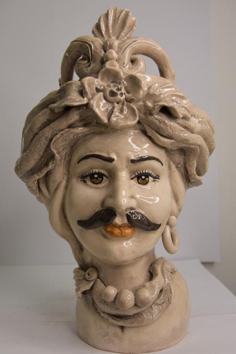 Coppia Teste di moro con corona e turbante h.31 Produzione artigianale di Caltagirone bianco antico