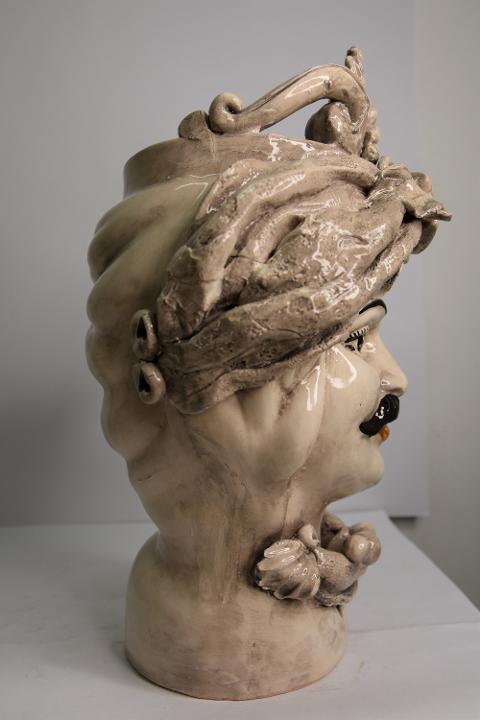 Coppia Teste di moro con corona e turbante h.31 Produzione artigianale di Caltagirone bianco antico