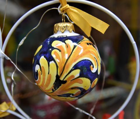 Palline di Natale in ceramica Produzione artigianale di Caltagirone 7/8 cm