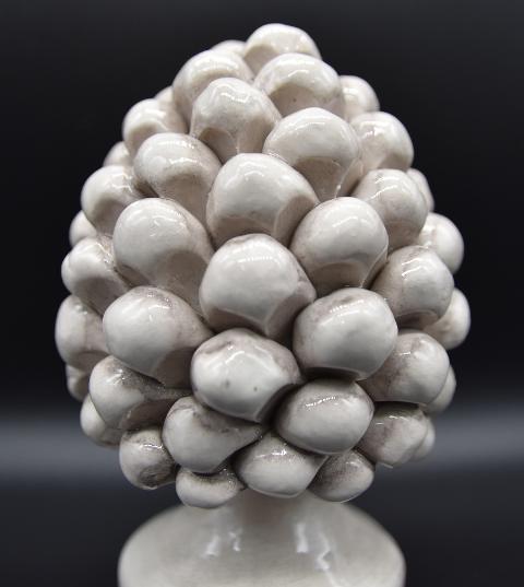Pigna siciliana in ceramica bianco/bianco antico Produzione artigianale di Caltagirone h.15 cm