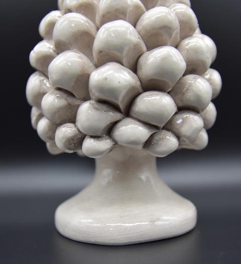 Pigna siciliana in ceramica bianco/bianco antico Produzione artigianale di Caltagirone h.15 cm