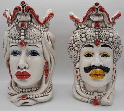 Coppia Teste di moro Emiro decoro bianco antico e rosso Produzione artigianale di Caltagirone h.20cm