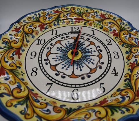 Orologio da parete in ceramica smerlato Produzione artigianale di Santo Stefano di Camastra Diametro 30cm