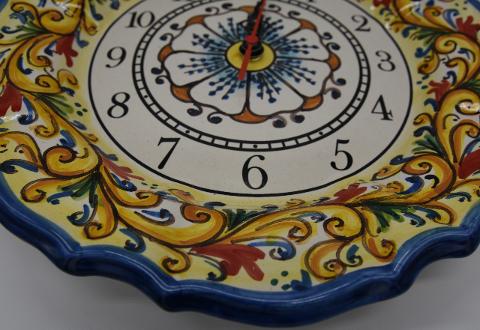 Orologio da parete in ceramica smerlato Produzione artigianale di Santo Stefano di Camastra Diametro 30cm