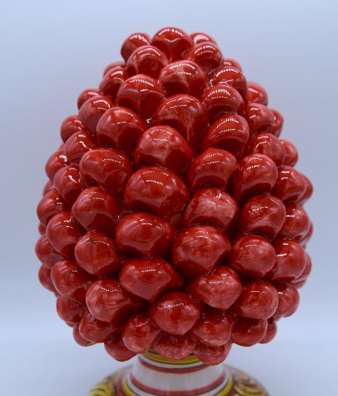 Pigna siciliana in ceramica colore rosso h.20 cm Produzione artigianale di Caltagirone con base decorata