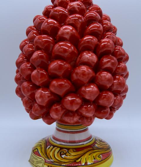 Pigna siciliana in ceramica colore rosso h.20 cm Produzione artigianale di Caltagirone con base decorata