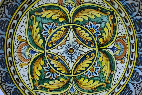 Piatto in ceramica da parete decoro barocco Produzione artigianale di Caltagirone  Diametro 55cm