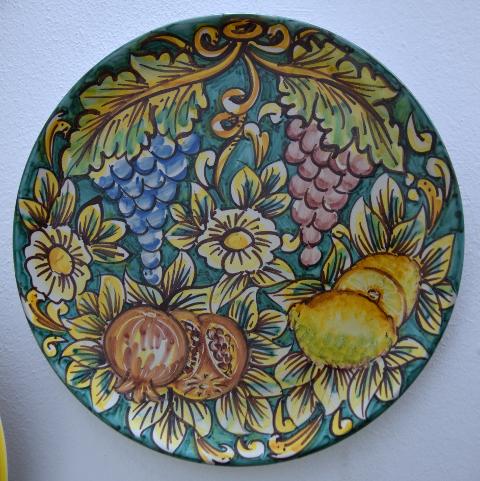 Piatto ornamentale da parete in ceramica diametro 25cm Produzione artigianale di Caltagirone  con frutta