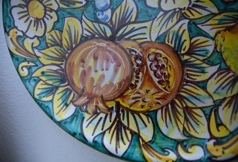 Piatto ornamentale da parete in ceramica diametro 25cm Produzione artigianale di Caltagirone  con frutta