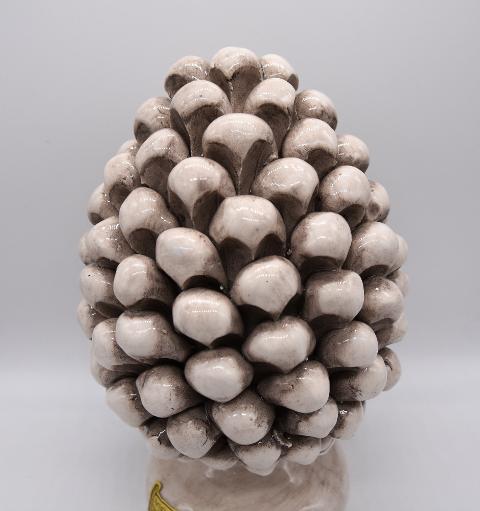 Pigna siciliana in ceramica design moderno bianca/bianco antico fumé Produzione artigianale di Caltagirone h.20 cm