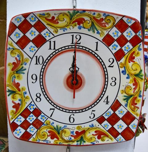 Orologio da parete in ceramica quadrato Produzione artigianale di Santo Stefano di Camastra Lunghezza 28cm