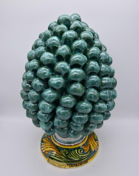 Pigna siciliana in ceramica verde ramina h.25 cm Produzione artigianale di Caltagirone con base decorata