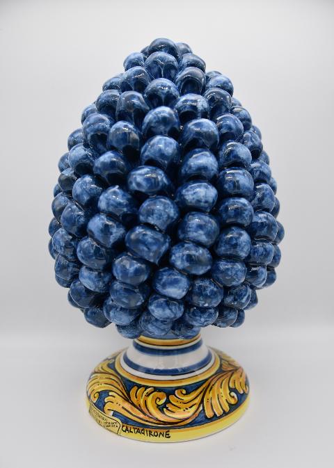 Pigna siciliana in ceramica blu antico h.25 cm Produzione artigianale di Caltagirone con base decorata