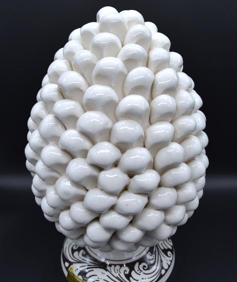 Pigna siciliana in ceramica bianco h.25cm Produzione artigianale di Caltagirone con base decorata