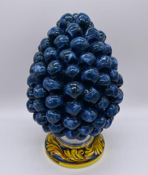 Pigna siciliana in ceramica blu antico h.20 cm Produzione artigianale di Caltagirone con base decorata