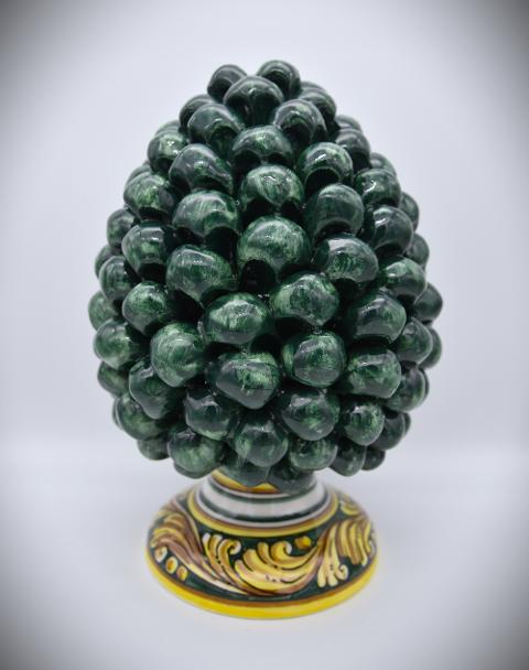 Pigna siciliana in ceramica verde bottiglia h.20 cm Produzione artigianale di Caltagirone con base decorata