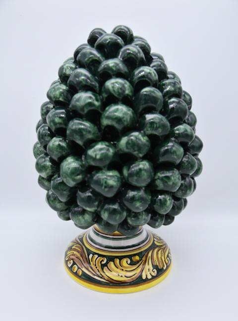 Pigna siciliana in ceramica verde bottiglia h.20 cm Produzione artigianale di Caltagirone con base decorata