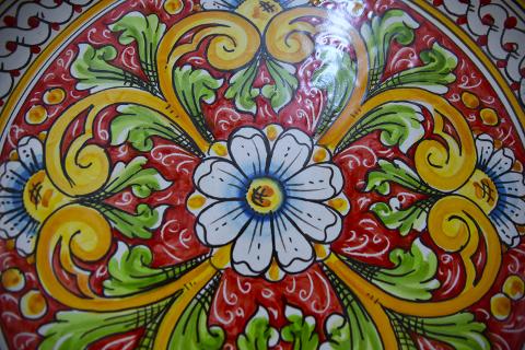 Piatto floreale in ceramica siciliana da parete Produzione artigianale di Caltagirone Diametro 55cm