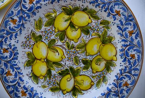 Piatto ornamentale con limoni in ceramica siciliana da parete Produzione artigianale di Caltagirone Diametro 55cm