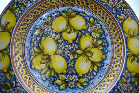Piatto con limoni in ceramica da parete Produzione artigianale di Caltagirone Diametro 55cm