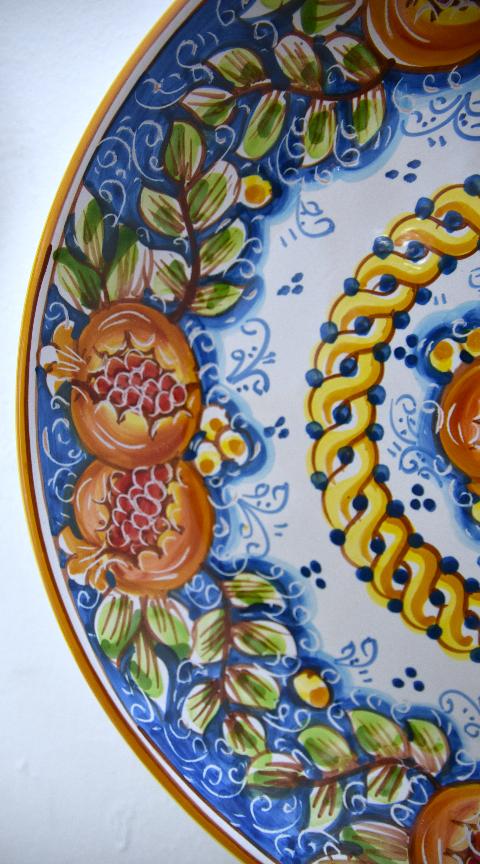Piatto con melograni in ceramica da parete Produzione artigianale di Caltagirone Diametro 37cm