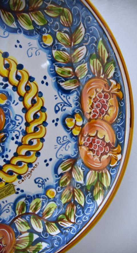 Piatto con melograni in ceramica da parete Produzione artigianale di Caltagirone Diametro 37cm