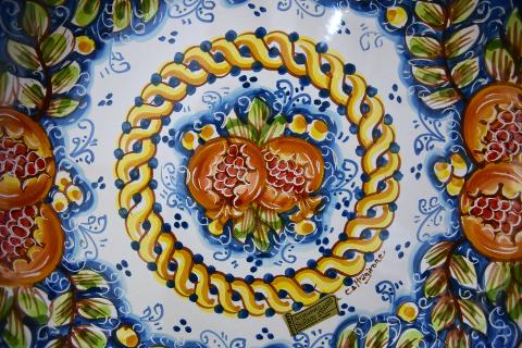 Piatto con melograni in ceramica da parete Produzione artigianale di Caltagirone Diametro 37cm