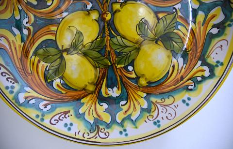 Piatto con limoni in ceramica da parete Produzione artigianale di Caltagirone Diametro 37cm