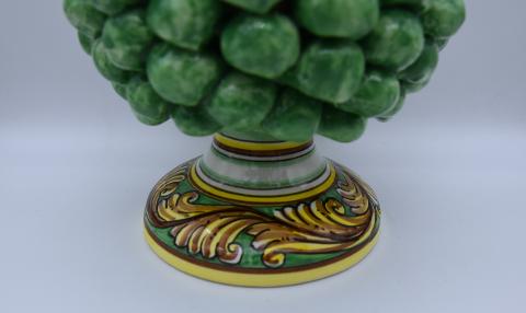 Pigna siciliana in ceramica colore verde mela con base decorata Produzione artigianale di Caltagirone h.20 cm