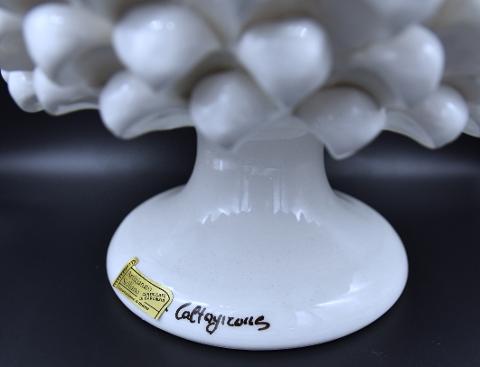 Mezza pigna cachepot con alzata monocolore bianco candido Produzione artigianale di Caltagirone  h.25 cm