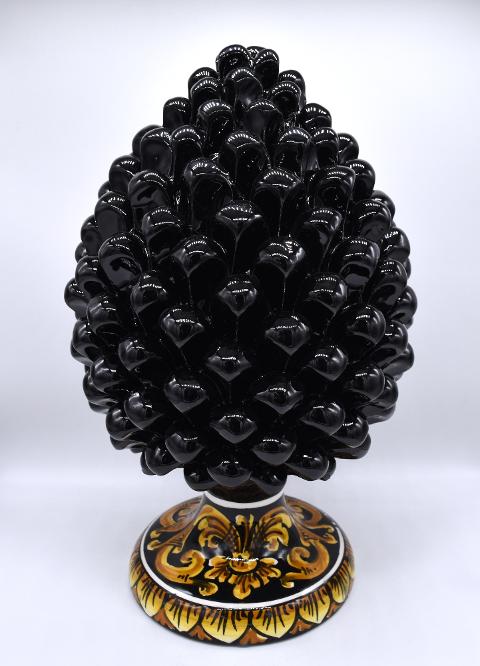 Pigna siciliana moderna in ceramica nero lucido h.30 cm Produzione artigianale di Caltagirone con base decorata
