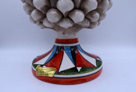 Pigna siciliana in ceramica bianco antico/fumé h.25 cm Produzione artigianale di Caltagirone con base decorata