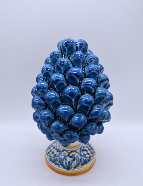 Pigna siciliana in ceramica blu antico h.15 cm Produzione artigianale di Caltagirone con base decorata