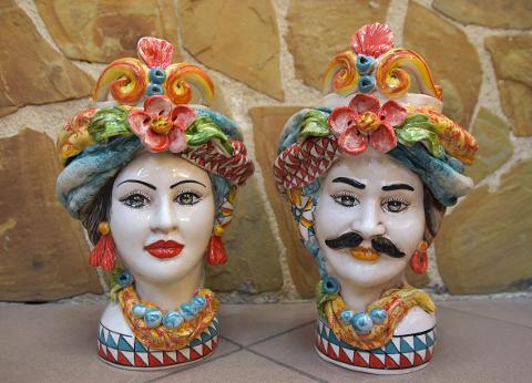 Coppia teste di moro con corona e turbante h.30 cm Produzione artigianale di Caltagirone decoro siciliano