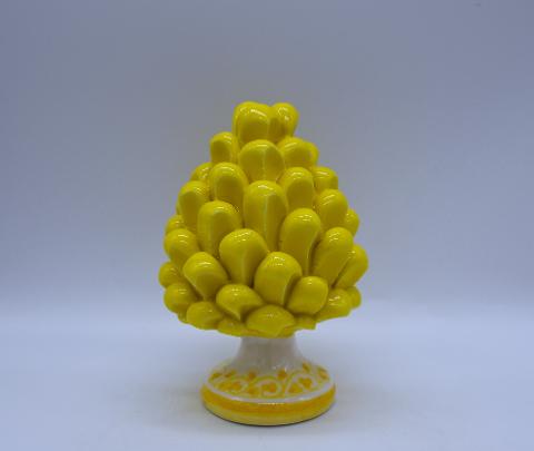 Pigna siciliana in ceramica gialla h.12 cm Produzione artigianale di Caltagirone con base decorata