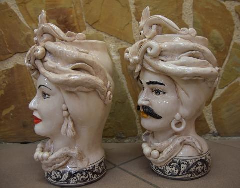 Coppia Teste di moro fumé decorate con corona e turbante Produzione artigianale di Caltagirone h.30cm