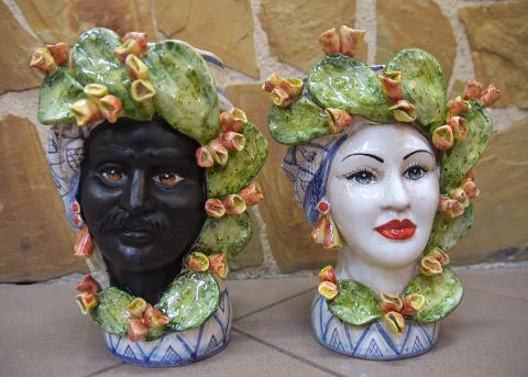 Coppia Teste di moro con fichi d'india h.30cm Produzione artigianale di Caltagirone decorate