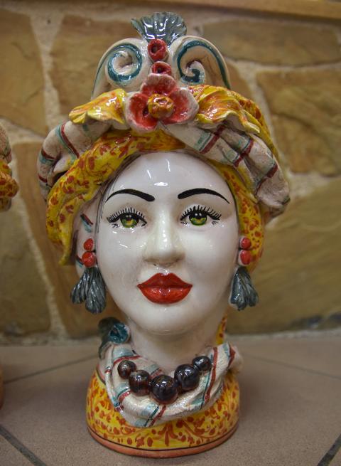 Coppia Teste di moro con corona e turbante h.30cm Produzione artigianale di Caltagirone decorate