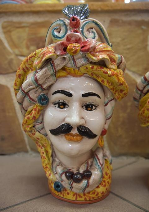 Coppia Teste di moro con corona e turbante h.30cm Produzione artigianale di Caltagirone decorate